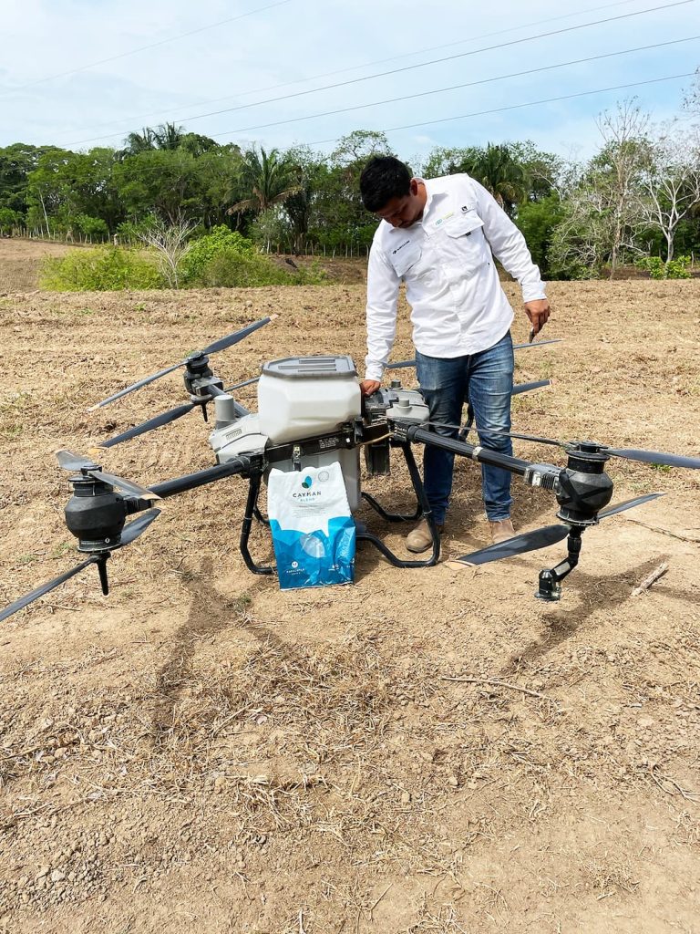 preparación del suelo para la siembra con dron